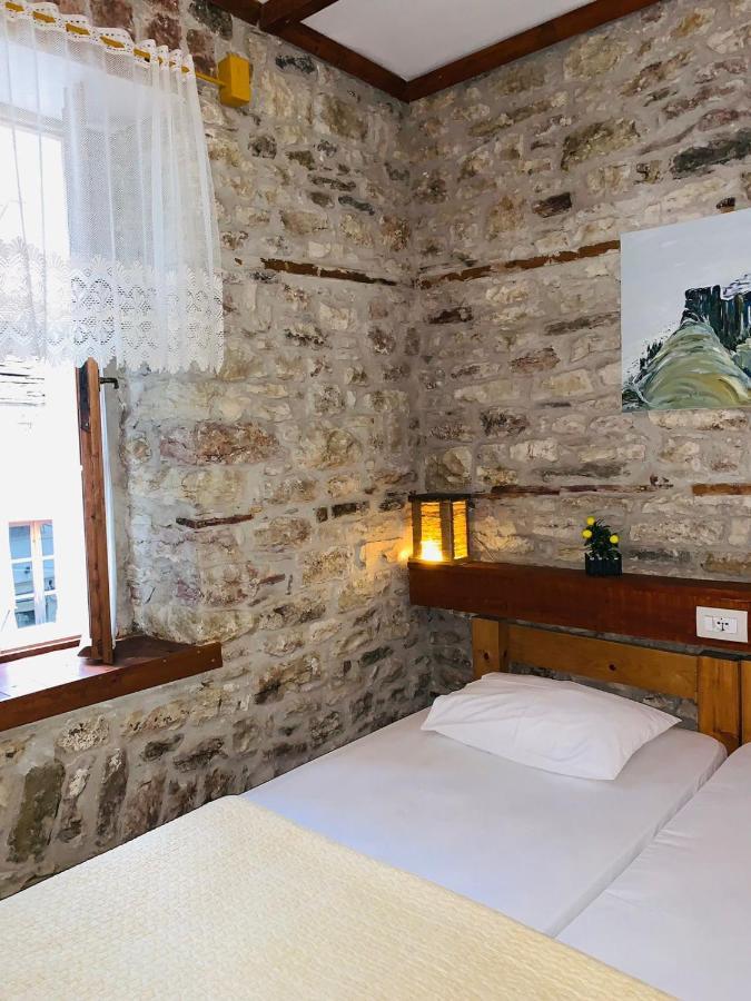 Hostel And Val-mar *