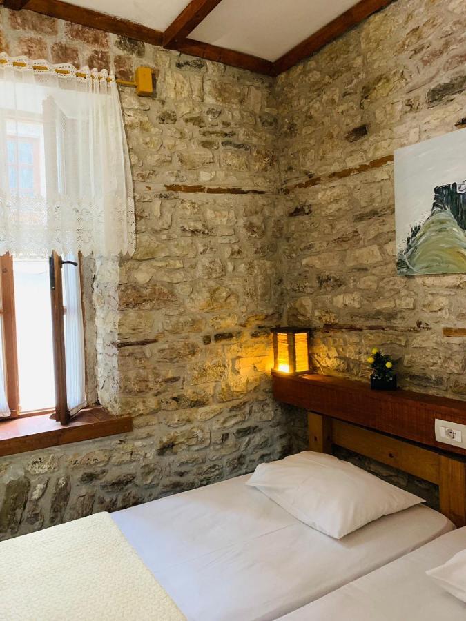 Hostel And Val-mar *
