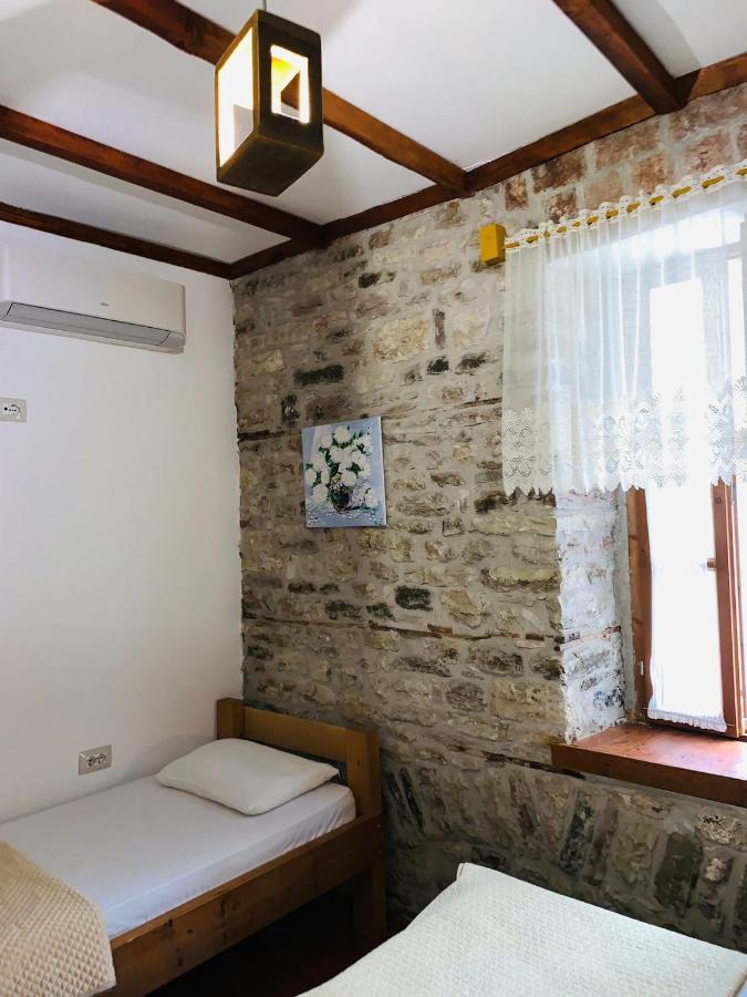 Hostel And Val-mar *